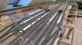 Bau der Oberleitung im gesamten Bahnhof fertig, bis auf 2-3 Drähte bei den Weichen.